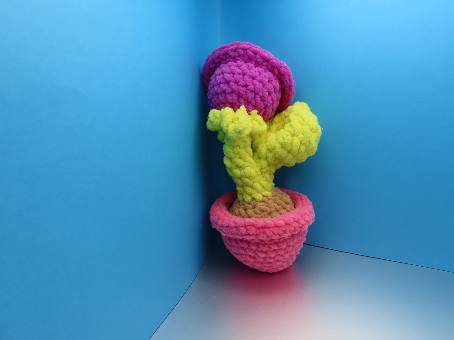 Peek-a-boo Plant: Flower Power Bulb Buddy!