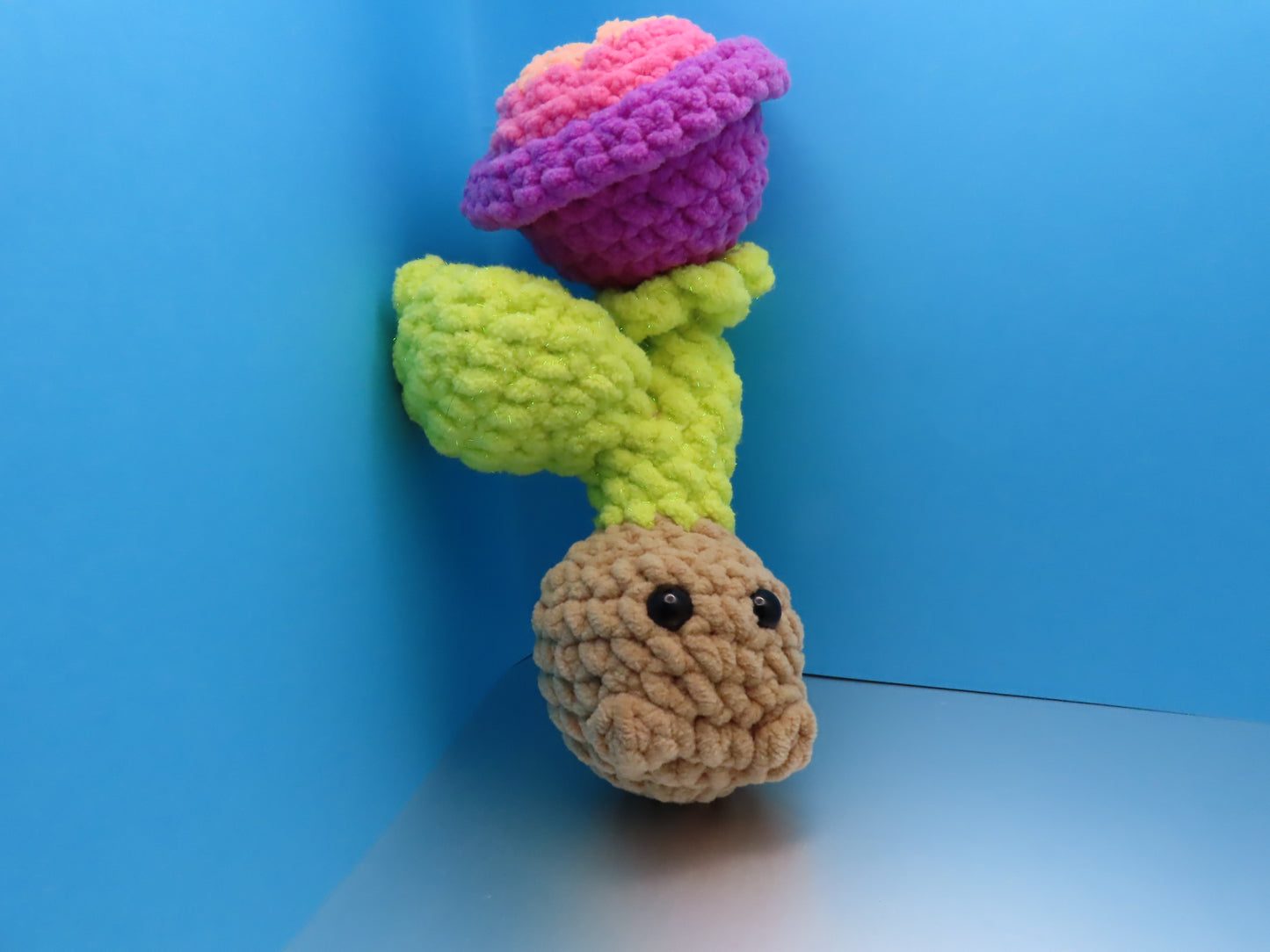 Peek-a-boo Plant: Flower Power Bulb Buddy!
